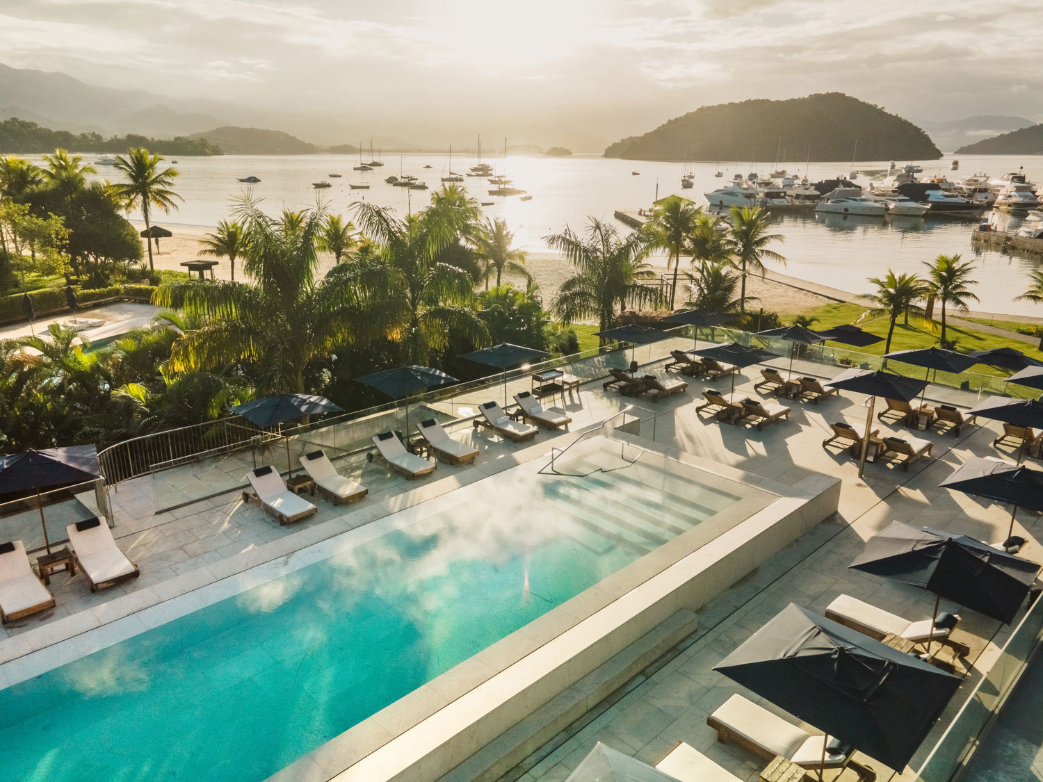 Imagem do evento Welcome Sunset (Pessoas assistindo ao por do sol)